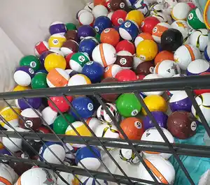 Piscina de bolas de pelota de fútbol