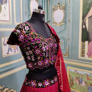 Nouvelle séquence de broderie de soie attrayante travail lehenga choli avec dupatta vêtements de réception prix de gros vêtement ethnique ApparelGarment - Product Image 2