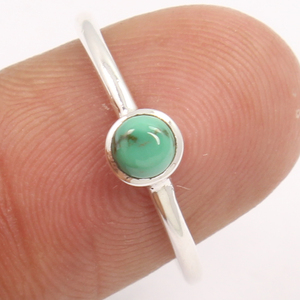 Precioso anillo de piedras preciosas de turquesa verde en plata de ley 925, anillo de piedras preciosas facetadas de corte redondo, joyería hecha a mano perfecta para regalo - Product Image 4