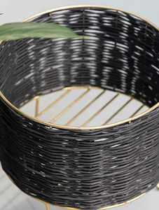 โครงลวดสานหวายสีดำสำหรับกระถางต้นไม้ชุบทองดีไซน์ใหม่ - Product Image 3