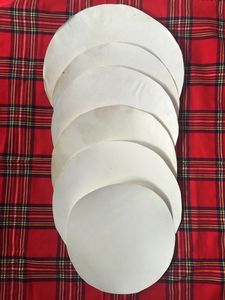 Cabeza de tambor original Piel de cabeza de tambor negra. Tambor de percusión de madera de pandereta de mano para adultos de varios tamaños al mejor precio al por mayor. - Product Image 6