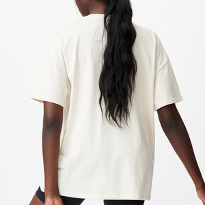 เสื้อครอปท็อปใหม่สุดฮิต เสื้อยืดแขนสั้นสีขาวสำหรับผู้หญิง คอลเลคชั่นปี 2026 พร้อมโลโก้แบบกำหนดเอง - Product Image 5