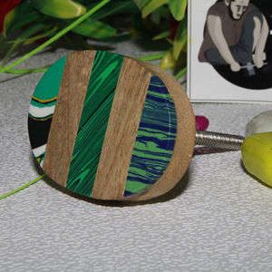 Bouton de tiroir fait main et bandes de résine verte en bois Meubles de salon Meubles décoratifs pour la maison Fabricant traditionnel Sambhal - Product Image 1