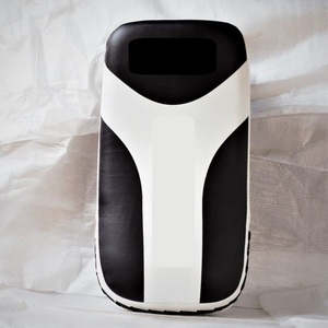 Venta al por mayor de alta calidad Boxeo Muay Thai Silicona Strike Shield Kick Pads Gold Punch MMA Focus Pads - Product Image 6