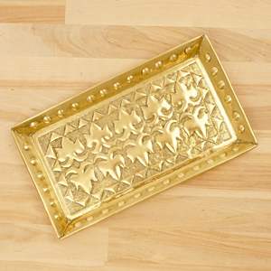Bandeja cuadrada de latón con relieve mogol - Product Image 1