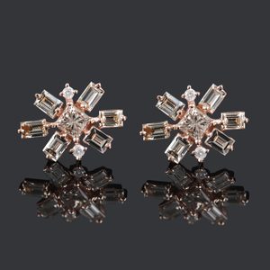 Boucles d'oreilles florales en diamant baguette naturelle Or rose massif 14 carats Designer Usage quotidien Bijoux fins Fabricant de gros - Product Image 3
