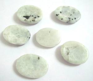 Piedra lunar de arcoíris, piedras de seguridad grabadas, venta al por mayor - Product Image 1