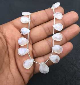 Pierre de lune arc-en-ciel naturelle à facettes en forme de poire perles Briolette Flashy bleues fabricant en gros véritable de haute qualité - Product Image 3