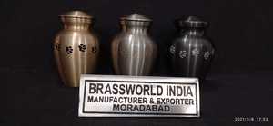 โกศสัตว์เลี้ยงสีดำทองเหลืองพร้อมอุ้งเท้าสีเหลือง รุ่นอเมริกัน ยี่ห้อ BRASSWORLD INDIA รุ่น BWI-786-223 - Product Image 5