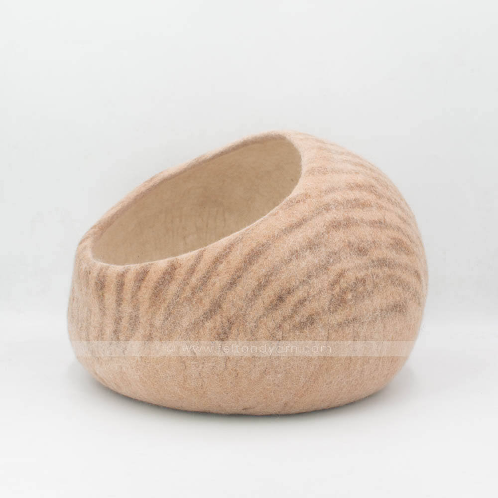 สีน้ำตาลมีลายทาง