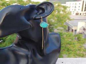 Pendientes de aro con piedra chapada en oro para niñas y mujeres, pendientes de aro con piedra de peso ligero, diseño de moda novedoso - Product Image 4