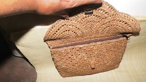 Bolso de mano plano de rafia de ganchillo hecho a mano de Madagascar/pulsera cierre abierto de doble ASA con forro de algodón - Product Image 4