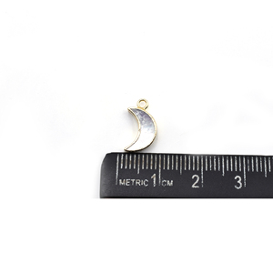 Colgante de Nácar de 12 a 14 mm con Argolla en Forma de Luna Chapado en Oro para la Fabricación de Joyas - Product Image 2