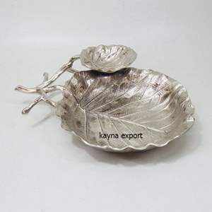 Bandeja de servicio de metal con diseño único para bodas y eventos, decoración de mesa, plato de hojas, bandeja para ensaladas - Product Image 1