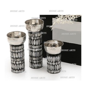 Bol à salade martelé en aluminium avec base en bois et vadrouille Bol à fruits du désert de forme ronde de la meilleure qualité en vrac - Product Image 3