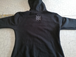 เสื้อฮู้ดดี้ผ้าฟลีซสำหรับผู้ชาย ออกแบบลายปักโลโก้ตามสั่ง ลวดลายเรียบง่าย ซักได้ ระบายอากาศดี เหมาะสำหรับเล่นกีฬากลางแจ้ง ใส่ได้ในฤดูใบไม้ร่วง มีไซส์ใหญ่พิเศษ - Product Image 4