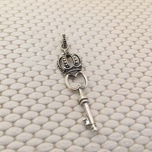 Pendentif en argent sterling 925 au design minimaliste en forme de bâton, serti de diamants faits à la main avec une pierre principale attrayante, tendance - Product Image 2