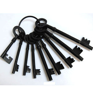 Llavero de Hierro con Acabado Plateado Antiguo con Anillo para Llaves en Venta, Estilo Vintage, Fabricantes de Llaveros Antiguos de la India - Product Image 2