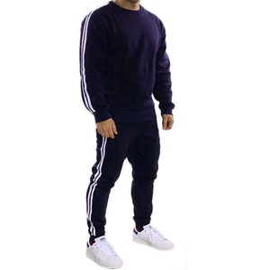 Survêtement de sport pour homme, collection Hiver 2026, noir bicolore, à capuche, coupe ajustée, en polaire polyester/coton, pour adulte - Product Image 1