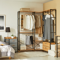 Système d'organisation de rangement suspendu pour dressing avec étagères en bois et cadre en métal noir, armoire extensible moderne pour salon