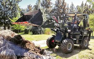 รถตักขนาดเล็ก TLB รุ่นปี 2024 ได้รับความนิยมอย่างมากในระดับนานาชาติ - พร้อมที่ตักด้านหน้าและเครื่องขุดด้านหลัง รองรับน้ำหนักบรรทุก 1.4 ถึง 1.6 ตัน พร้อมหัวเจาะ - Product Image 5