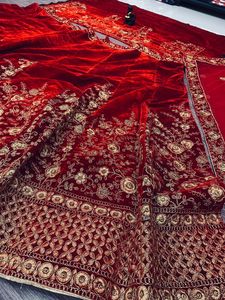 Lehenga — vêtements de mariage brodés en soie, couleur bleu royal, broderie lourde, pour le travail, pour la mariée - Product Image 6