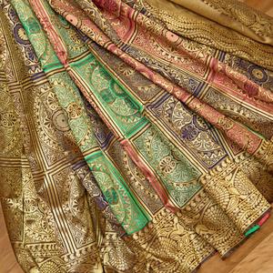Impresionante Pallu de Tela de Seda de Lichi Suave y Trabajo Jacquard en Sari Completo, Blusa con Borde Jacquard de Contraste que Encanta a las Mujeres por RoyalExport - Product Image 1