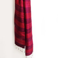 Syal Sutra Thai Bergaris Merah