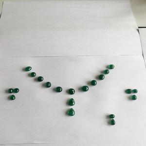 Émeraude naturelle d'origine zambienne Cabochon coupé de très bonne qualité avec un superbe lustre et une belle couleur verte utilisée dans la fabrication de bijoux - Product Image 3