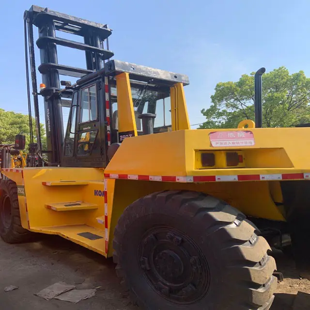 Ikinci el araç Komatsu forklift 25T Komatsu 250Z forklift inşaat makinesi Shanghai gelen sıcak satış çin tedarikçisi