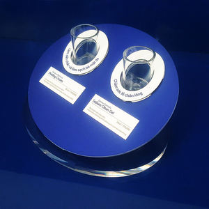 Vitrina de exhibición cosmética de diseño colorido, expositor redondo para cara, labios, ojos y uñas - Product Image 2