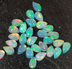 1 Cabochon en opale éthiopienne naturelle, de 3x5mm à 7x10mm, super fire, de qualité supérieure - Product Image 6