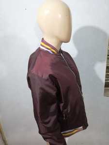 แจ็กเก็ตเบสบอลไซส์ XL ของผู้ชายผ้าซาตินโพลีเอสเตอร์และเดนิมผ้าฝ้ายระบายอากาศบอมเบอร์แจ็คเก็ตมีลวดลายออกแบบได้ตามต้องการ - Product Image 3