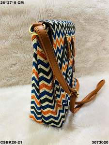 Ikkat กระเป๋าราตรีสลิงมีสไตล์ดีไซน์เนอร์พร้อมกระเป๋าผ้าคอตตอนซับใน - Product Image 3