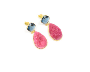 Boucles d'oreilles en quartz Iolite et Druzy rouge faites à la main en forme de poire de 8mm avec cadeau de placage à l'or pour elle - Product Image 4