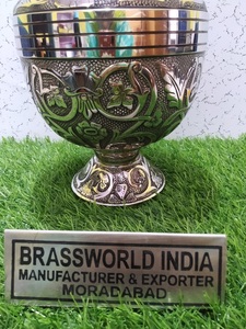 Suministros funerarios de flor y hoja grabados en latón, urna de cremación, BRASSWORLD, INDIA - Product Image 4