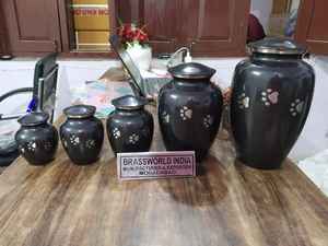 Urna funeraria en forma de triángulo para pérdida de mascotas, suministros funerarios - Product Image 5