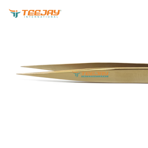 Pinzas de Aislamiento Rectas TEEJAY Plasma Gold con Punta Dentada de Acero Inoxidable, Agarre Perfecto y Punta Fina para Uso en Pestañas y Cejas - Product Image 4