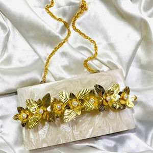 Élégantes pochettes et sacs de soirée en résine faites à la main par Craftstages International pour les occasions spéciales - Product Image 1