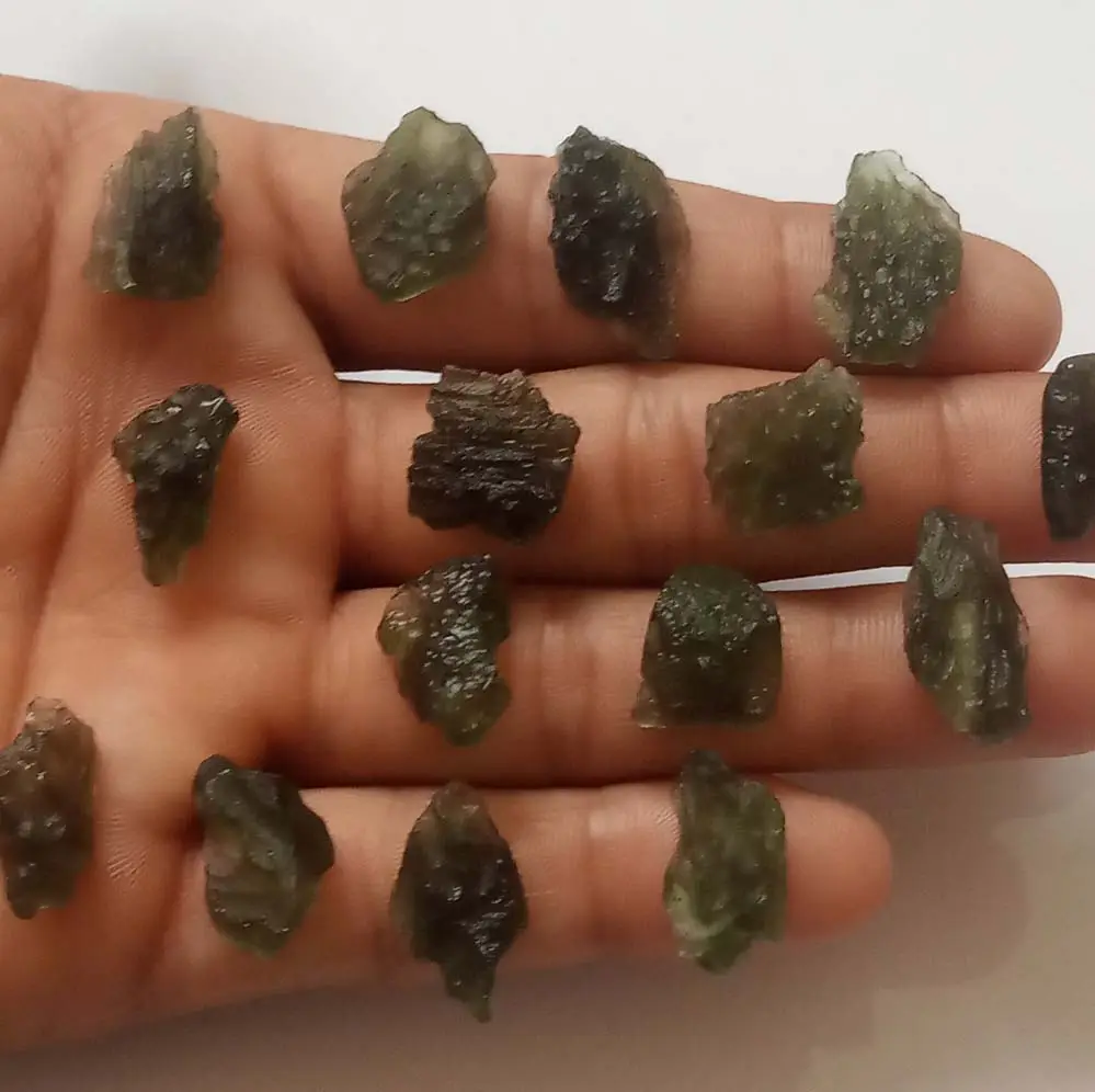 Takı yüzük yapmak için yüksek kalite Moldavite işlenmemiş taş-çin toptan gümüş Vintage yüzük, yüzük satın