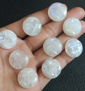 Increíble diseño Rainbow Moonstone Moon-Face Carving Nueva llegada Joyería tallada para Feliz Año Nuevo Regalo en tamaño de 16mm - Product Image 1