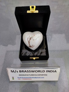 Urna de aluminio pintado a mano para cremación, recuerdo de corazón pintado a mano, de color único - Product Image 4