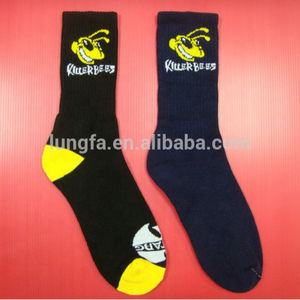 Meilleure vente de chaussettes de sport en coton éponge High Crew Excellente qualité Tricoté fin avec logo personnalisable sur la manchette pour l'été - Product Image 3