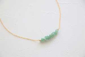 Cadena de Eslabones de Plata de Ley 92.5 Chapada en Oro, 16 Pulgadas de Largo, Hecha a Mano con Piedras Preciosas de Aventurina Verde Natural Sin Tratar - Product Image 4