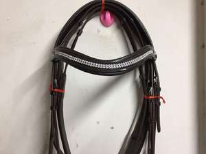 Bridon de luxe en cuir verni avec rênes antidérapantes – Têtière équestre de qualité supérieure - Product Image 3