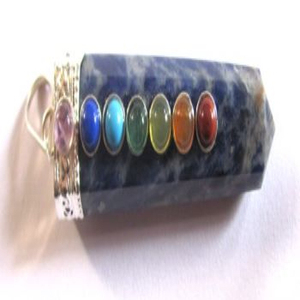 Venta en línea de colgantes de chakra planos de sodalita natural - Product Image 1