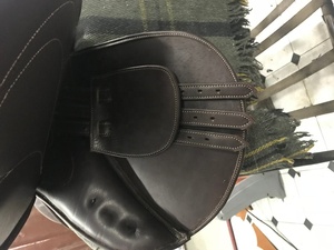 Silla de caballo saltador inglés de cuero de primera calidad con precio de árbol de plástico hecho en India - Product Image 4