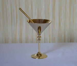 Copa de Vino de Latón Pulido Brillante, Copa de Vino de Metal Dorado de Lujo Premium Hecha a Mano en India con Pulido Espejo - Product Image 1