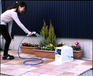 Ensemble d'enrouleur de tuyau d'eau de jardin de qualité supérieure type debout de 30 mètres fabriqué au japon outils d'arrosage en plastique meubles de jardin à domicile - Product Image 4