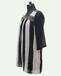 Vente en gros de motifs de broderie traditionnelle personnalisés pour femmes Kurtis en viscose noir et blanc tenue de fête à feuilles persistantes indienne et pakistanaise - Product Image 3